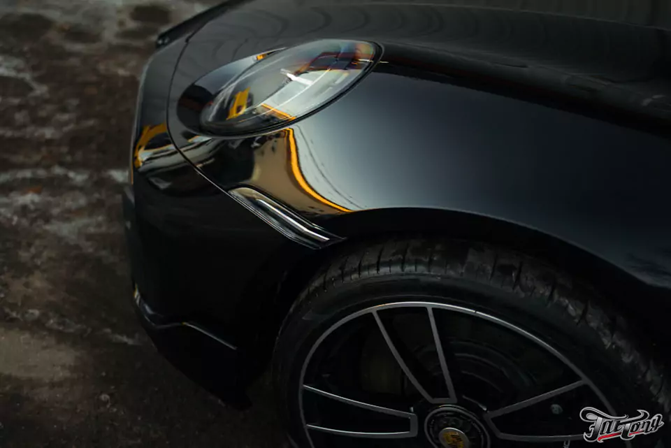 Оклеили кузов и глянец в салоне Porsche 911 полиуретаном, очистили кожу и покрыли керамикой